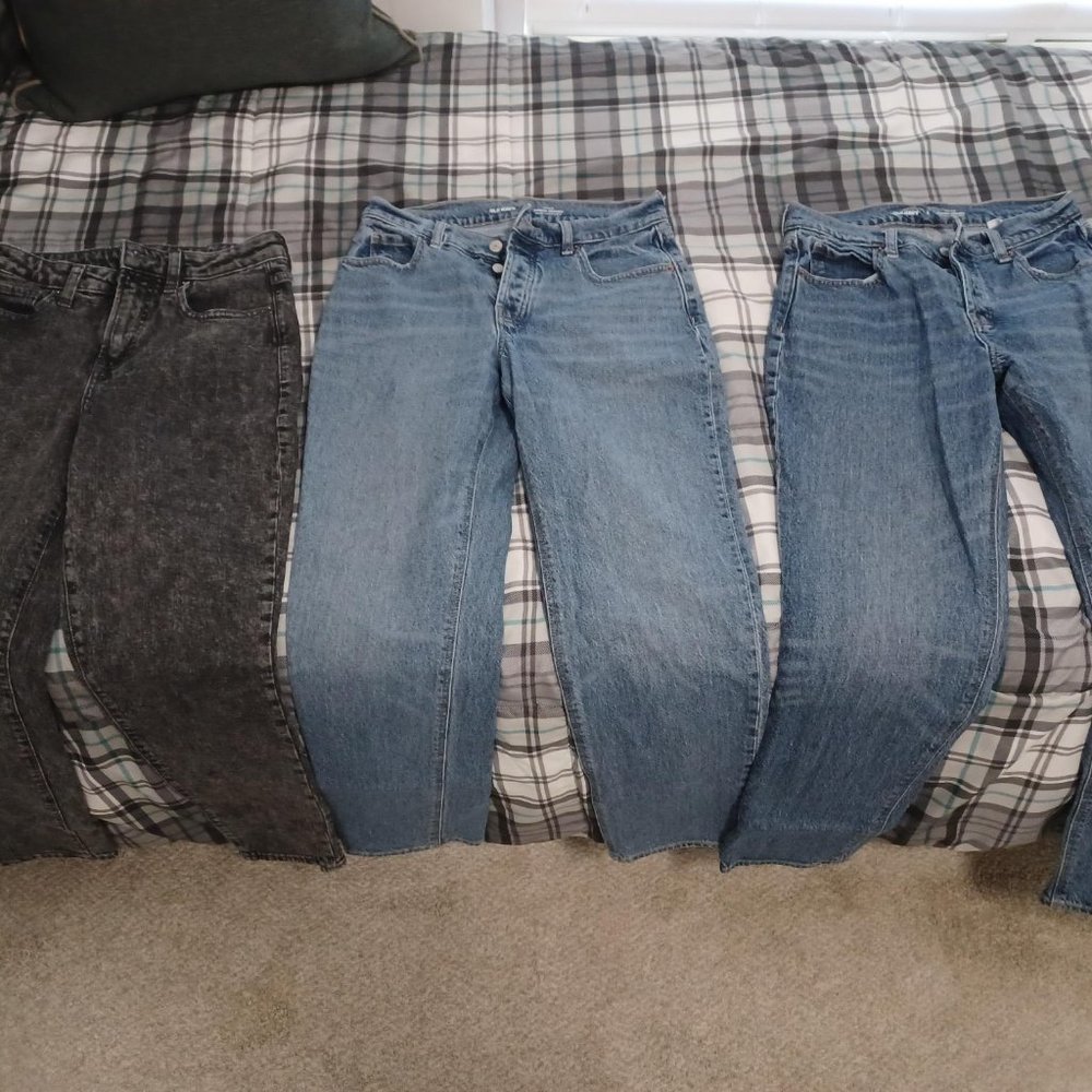 Barely worn Old Navy Slouchy Jeans - 4 pair - size 0
